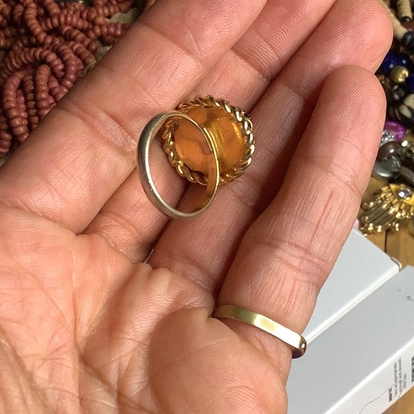 Goldtone Adjustable Cameo Ring - Picture 4 of 4